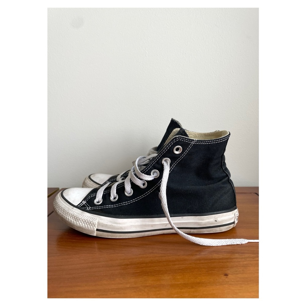 *SOLD*
Classic black and white Converse
Chuck Taylor All Star Size 7.5W/5.5M